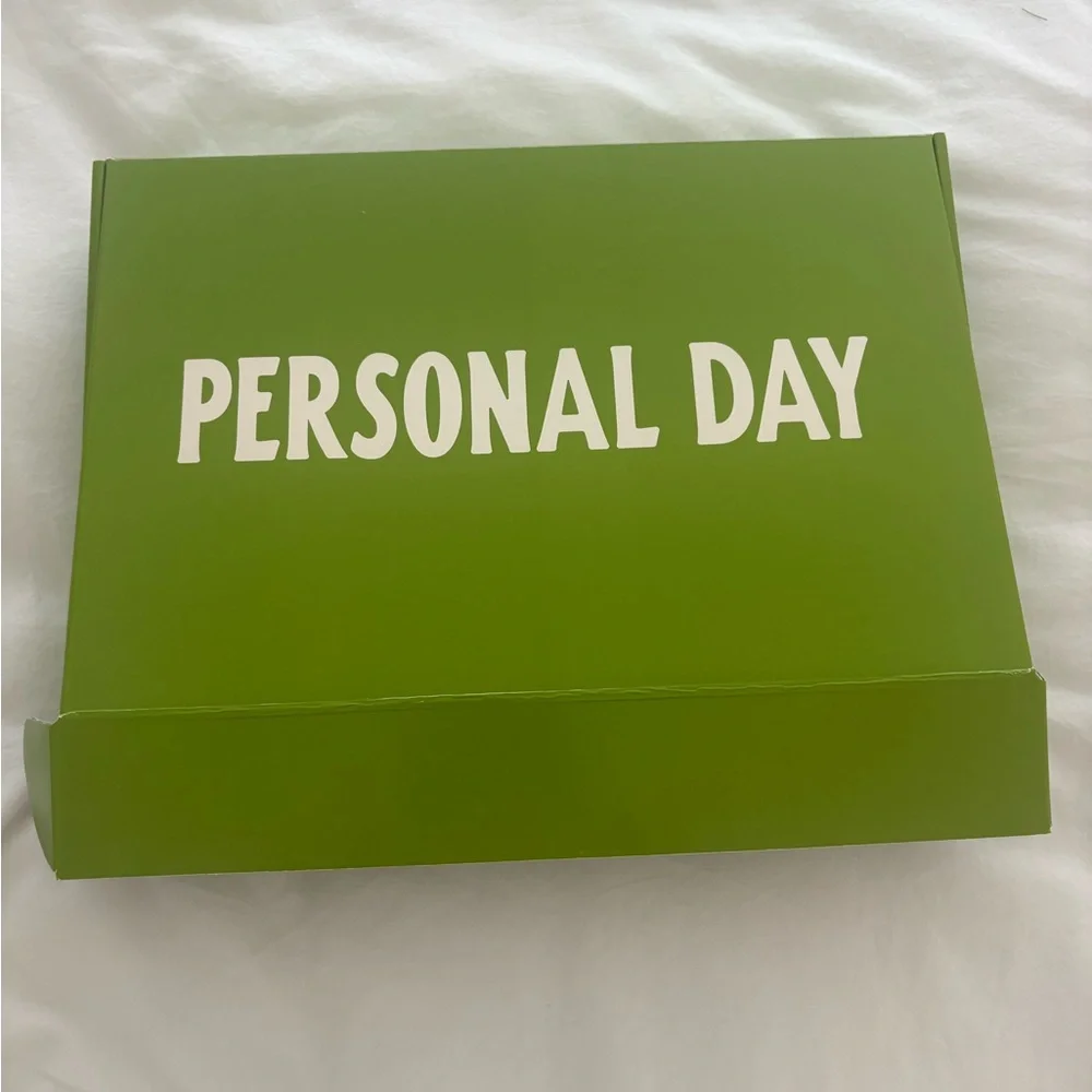 PERSONAL DAY Canvas Tote with serum & priming milk plus hair scrunchie - Picture 6 of 6